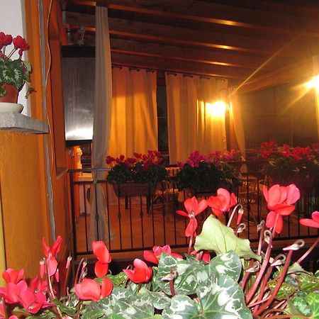 Montagne Rocciose Bed & Breakfast Frascineto Ngoại thất bức ảnh