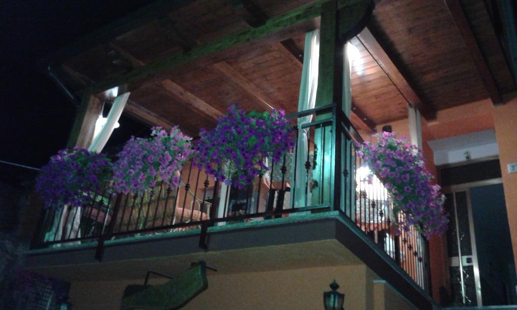 Montagne Rocciose Bed & Breakfast Frascineto Ngoại thất bức ảnh