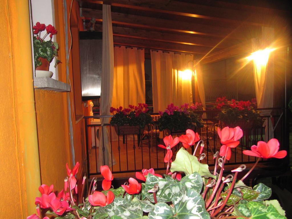 Montagne Rocciose Bed & Breakfast Frascineto Ngoại thất bức ảnh
