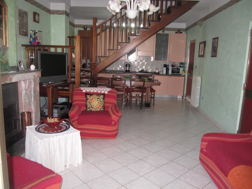 Montagne Rocciose Bed & Breakfast Frascineto Ngoại thất bức ảnh