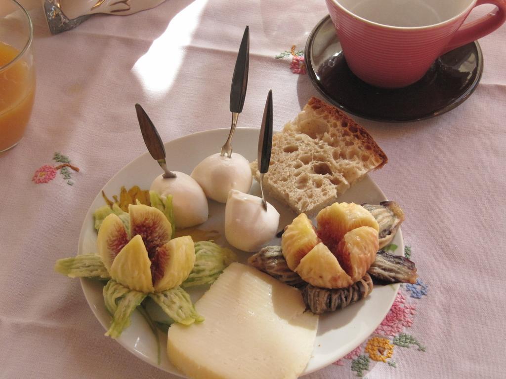 Montagne Rocciose Bed & Breakfast Frascineto Ngoại thất bức ảnh