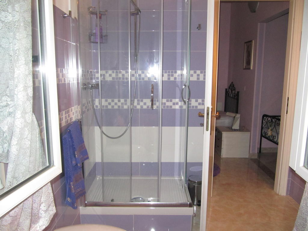 Montagne Rocciose Bed & Breakfast Frascineto Phòng bức ảnh